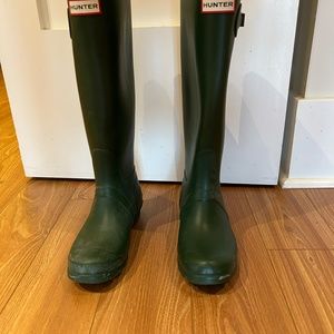 Hunter green boots size 6
